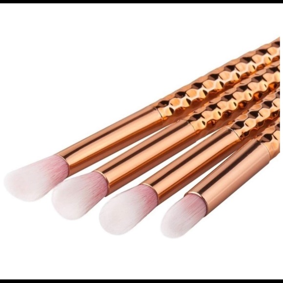 4 Pcs Golden Foundation Brushes - Picture 3 of 3
